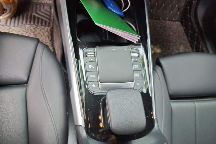 Used Mercedes-Benz GLB 2021 GLB 200 Dynamic Edition Gear Lever