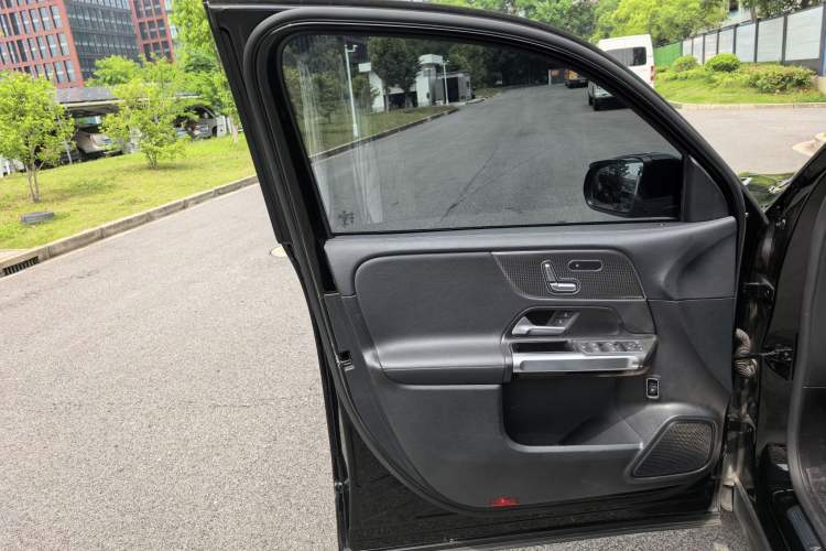 Used Mercedes-Benz GLB 2021 GLB 200 Fashion Model Interior 1