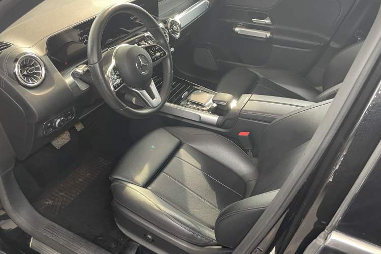 Used Mercedes-Benz GLB 2021 GLB 200 Dynamic Edition Interior 2