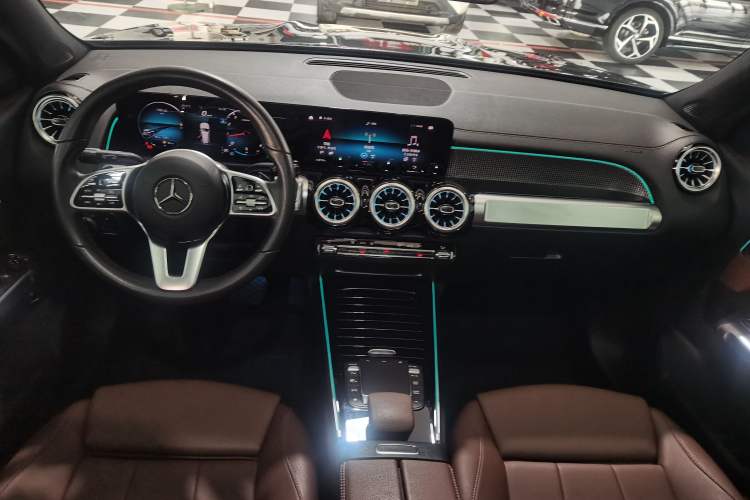 Used Mercedes-Benz GLB 2021 GLB 200 Dynamic Edition Interior 2