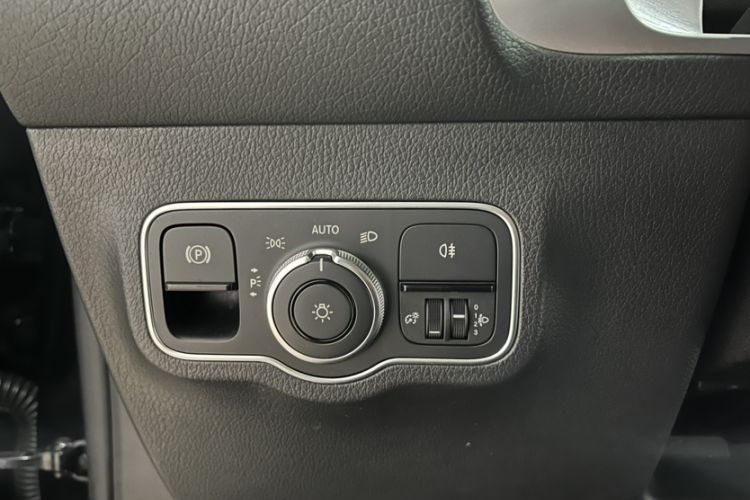 Used Mercedes-Benz GLB 2021 GLB 180 Dynamic Edition Interior 9
