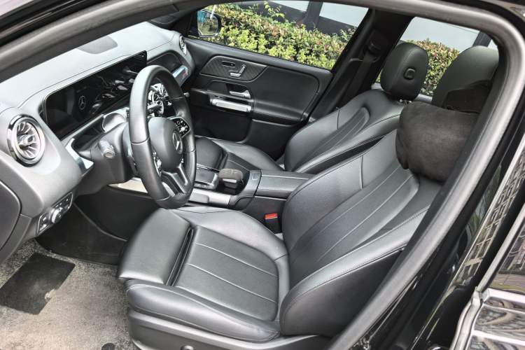 Used Mercedes-Benz GLB 2021 GLB 200 Fashion Model Left Front Seat