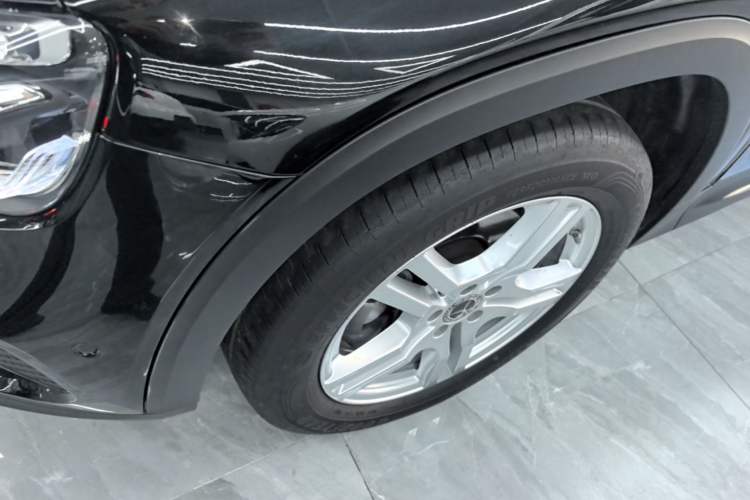 Used Mercedes-Benz GLB 2021 GLB 200 Dynamic Edition Left Front Wheel Hub