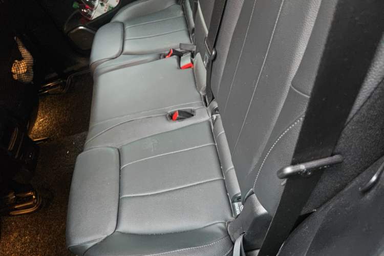 Used Mercedes-Benz GLB 2021 GLB 200 Fashion Model Left Rear Seat