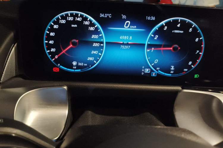 Used Mercedes-Benz GLB 2021 GLB 180 Fashion Model Odometer Close Up