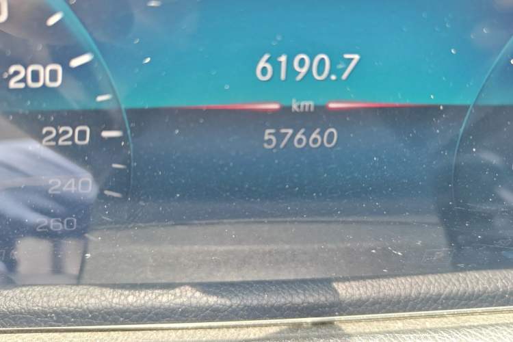 Used Mercedes-Benz GLB 2021 GLB 200 Fashion Model Odometer Close Up