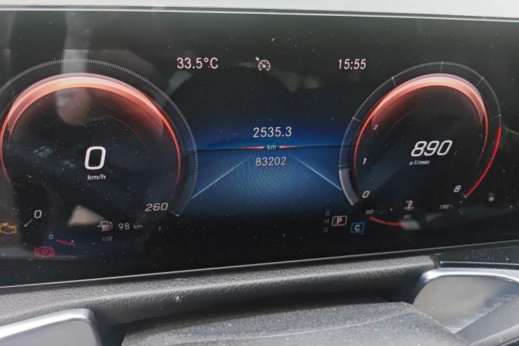 Used Mercedes-Benz GLB 2021 GLB 200 4MATIC Odometer Close Up