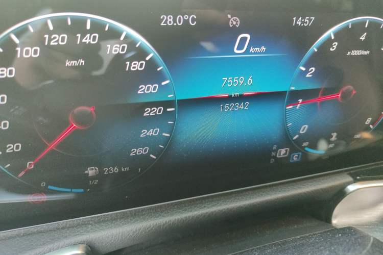 Used Mercedes-Benz GLB 2021 GLB 200 Dynamic Edition Odometer Close Up