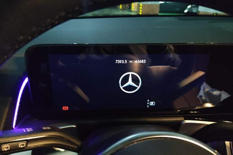 Used Mercedes-Benz GLB 2021 GLB 200 Dynamic Edition Odometer Close Up