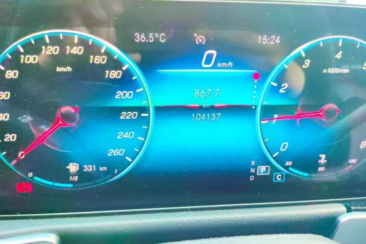 Used Mercedes-Benz GLB 2021 GLB 200 Fashion Model Odometer Close Up