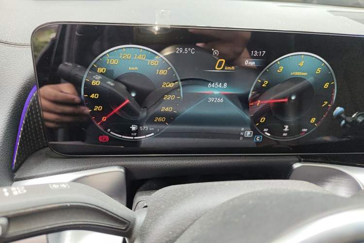 Used Mercedes-Benz GLB 2021 GLB 200 Fashion Model Odometer Close Up