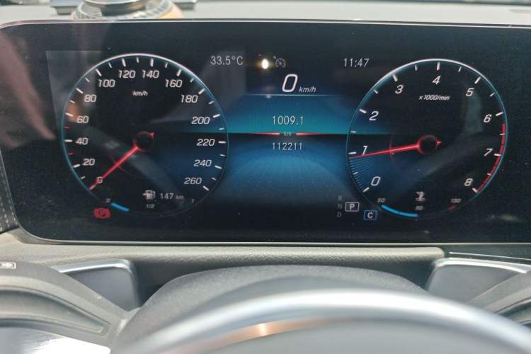 Used Mercedes-Benz GLB 2021 GLB 200 Fashion Model Odometer Close Up
