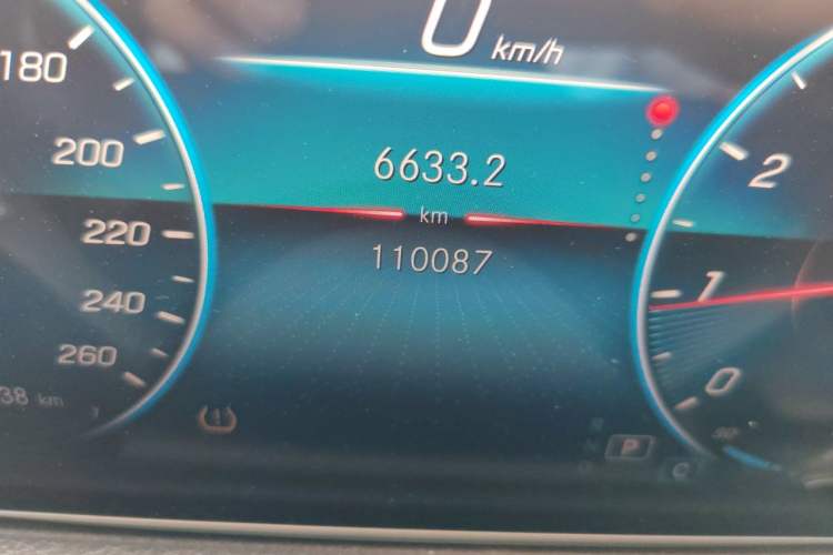 Used Mercedes-Benz GLB 2021 GLB 180 Fashion Model Odometer Close Up