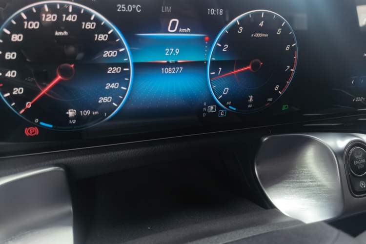 Used Mercedes-Benz GLB 2021 GLB 200 Fashion Model Odometer Close Up