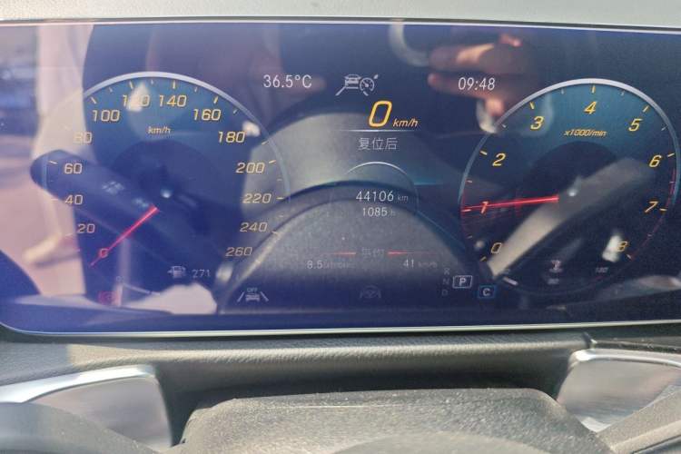Used Mercedes-Benz GLB 2021 GLB 200 4MATIC Odometer Close Up