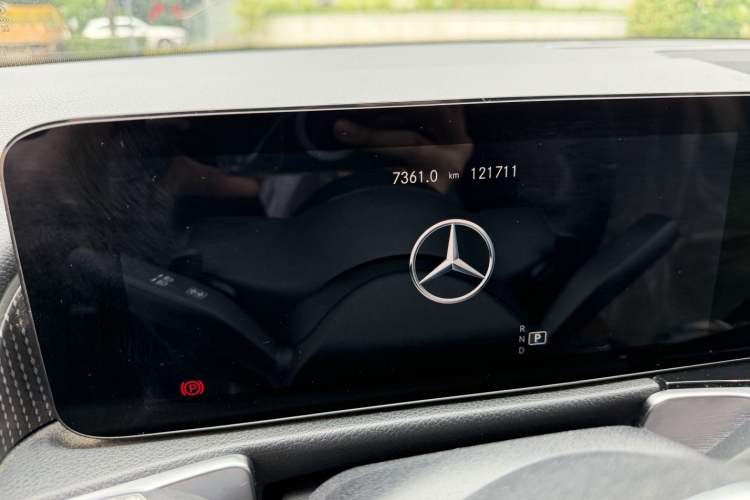 Used Mercedes-Benz GLB 2021 GLB 200 Fashion Model Odometer Close Up