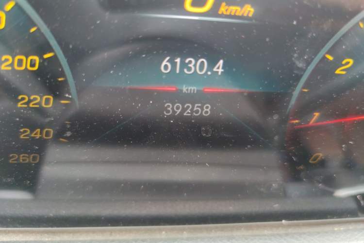Used Mercedes-Benz GLB 2021 GLB 200 Fashion Model Odometer Close Up