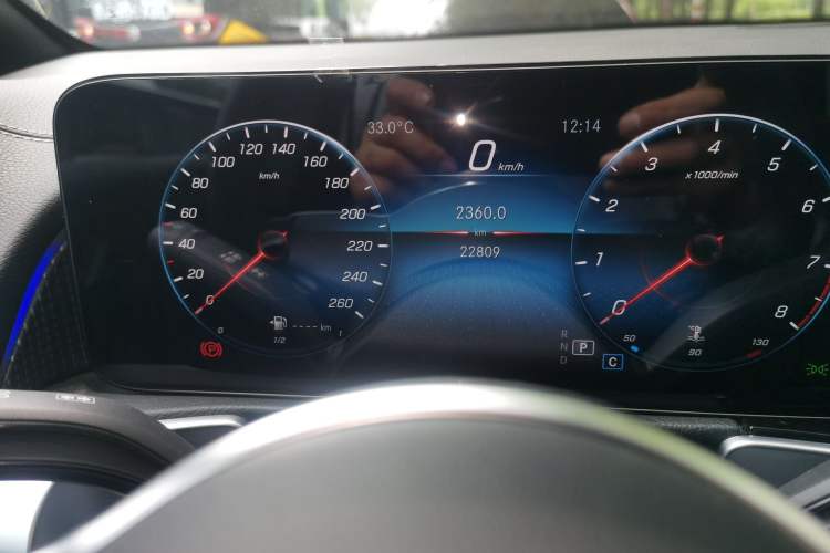 Used Mercedes-Benz GLB 2021 GLB 200 Fashion Model Odometer Close Up