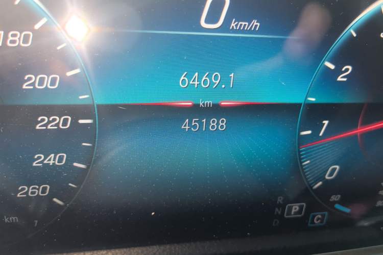 Used Mercedes-Benz GLB 2021 GLB 200 Fashion Model Odometer Close Up