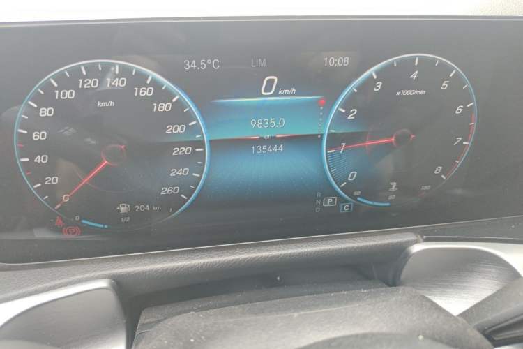 Used Mercedes-Benz GLB 2021 GLB 200 Fashion Model Odometer Close Up
