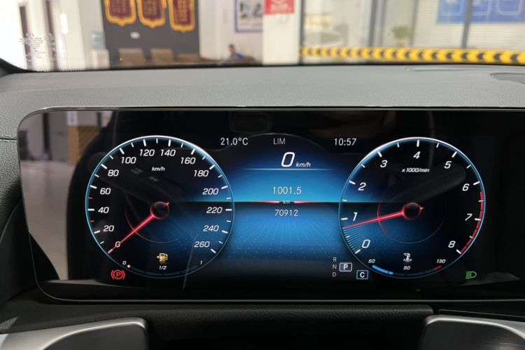 Used Mercedes-Benz GLB 2021 GLB 180 Dynamic Edition Odometer Close Up
