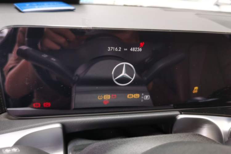Used Mercedes-Benz GLB 2021 GLB 200 Fashion Model Odometer Close Up