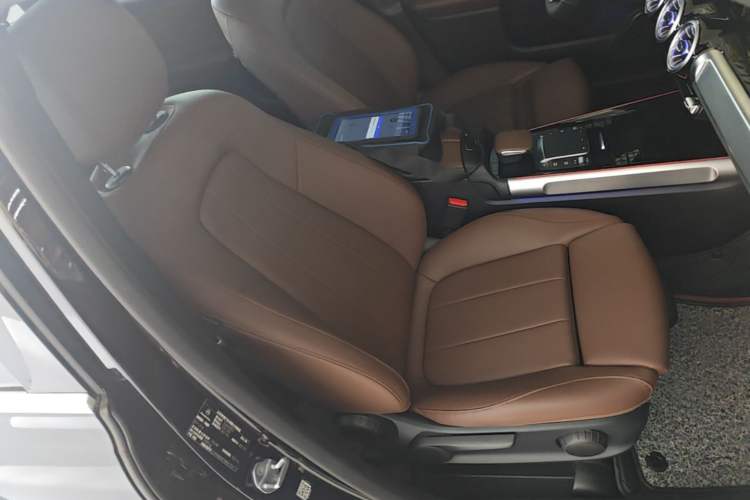 Used Mercedes-Benz GLB 2021 GLB 200 Dynamic Edition Right Front Seat