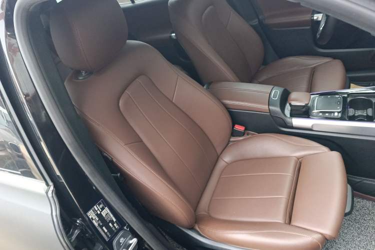Used Mercedes-Benz GLB 2021 GLB 200 Fashion Model Right Front Seat