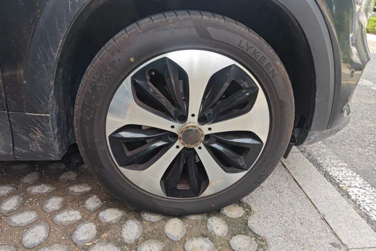 Used Mercedes-Benz GLB 2021 GLB 200 4MATIC Right Front Wheel Hub