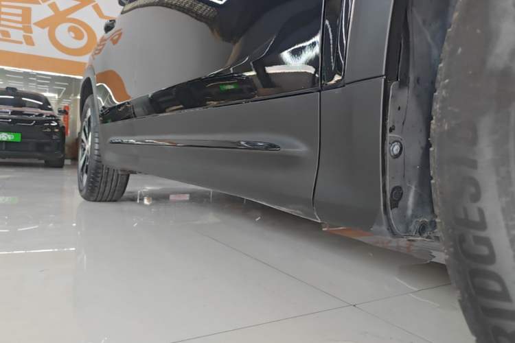 Used Mercedes-Benz GLB 2021 GLB 200 4MATIC Right Side Sill