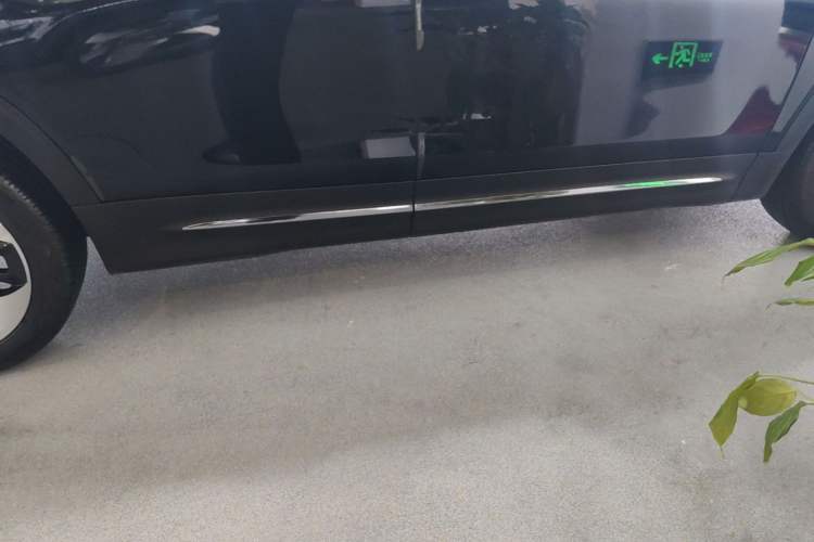 Used Mercedes-Benz GLB 2021 GLB 200 Fashion Model Right Side Sill