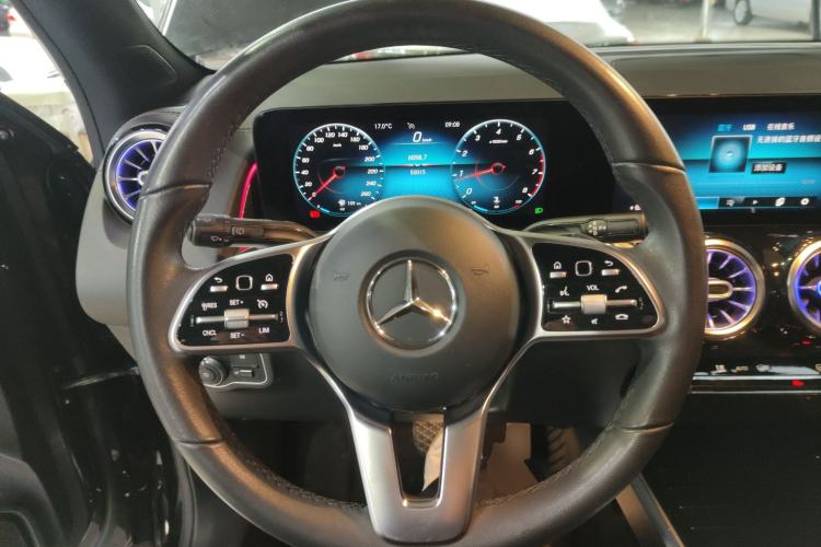 Used Mercedes-Benz GLB 2021 GLB 200 Dynamic Edition Steering Wheel