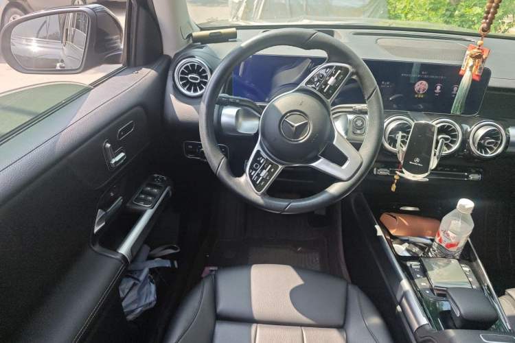 Used Mercedes-Benz GLB 2021 GLB 200 4MATIC Steering Wheel