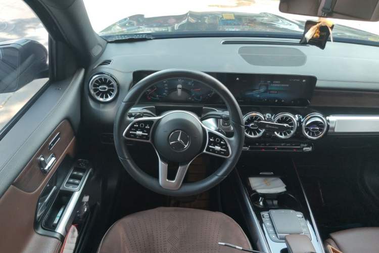 Used Mercedes-Benz GLB 2021 GLB 200 4MATIC Steering Wheel