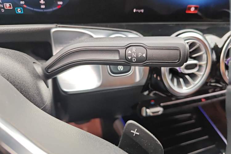Used Mercedes-Benz GLB 2021 GLB 200 Dynamic Edition Gear Lever