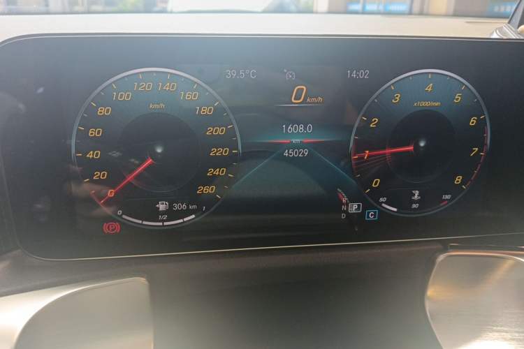 Used Mercedes-Benz GLB 2021 GLB 200 Fashion Model Odometer Close Up