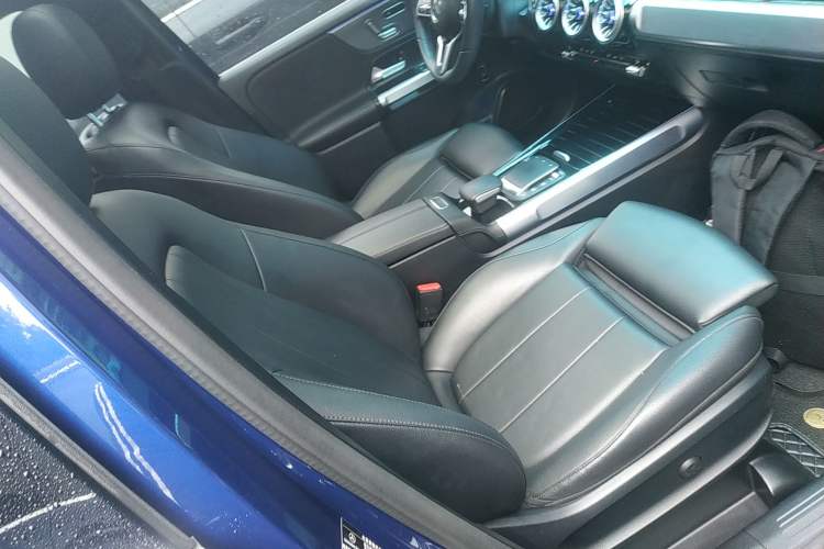 Used Mercedes-Benz GLB 2021 GLB 200 Fashion Model Right Front Seat