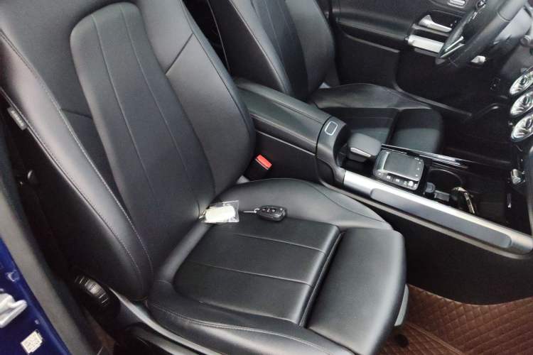Used Mercedes-Benz GLB 2021 GLB 200 Dynamic Edition Right Front Seat
