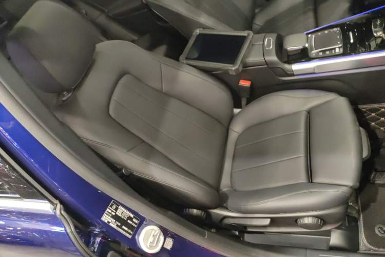 Used Mercedes-Benz GLB 2021 GLB 200 Dynamic Edition Right Front Seat