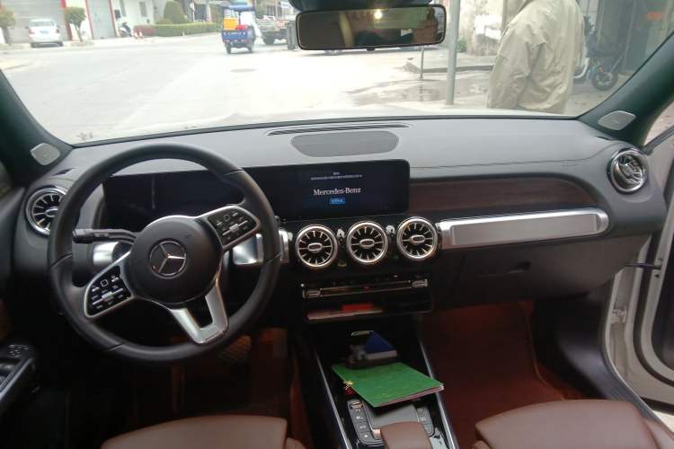 Used Mercedes-Benz GLB 2021 GLB 200 4MATIC Center Console