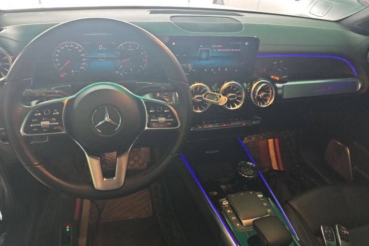 Used Mercedes-Benz GLB 2021 GLB 200 Dynamic Edition Center Console