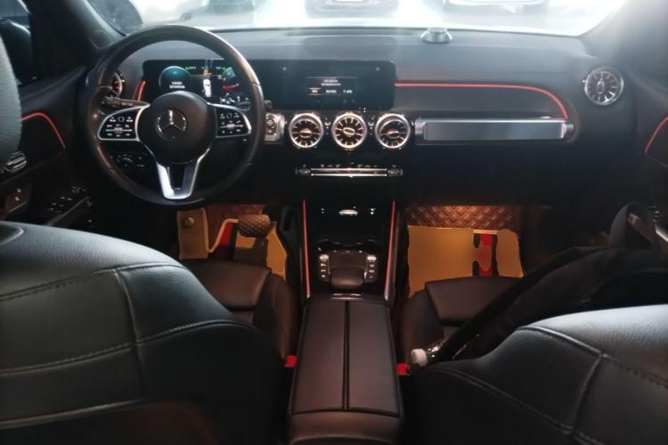 Used Mercedes-Benz GLB 2021 GLB 200 Dynamic Edition Center Console