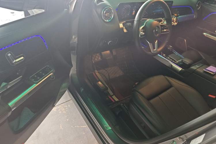 Used Mercedes-Benz GLB 2021 GLB 200 Dynamic Edition Driver Seat