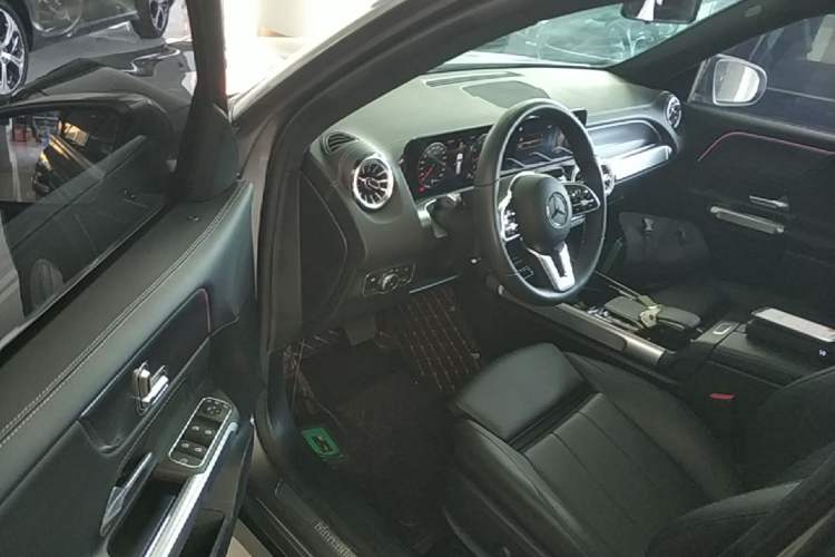 Used Mercedes-Benz GLB 2021 GLB 200 Dynamic Edition Driver Seat