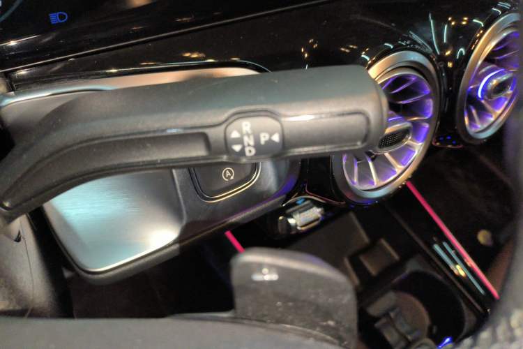Used Mercedes-Benz GLB 2021 GLB 200 Dynamic Edition Gear Lever