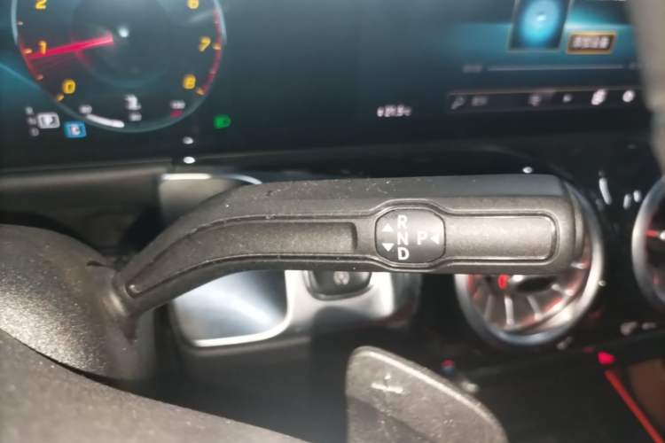 Used Mercedes-Benz GLB 2021 GLB 200 Dynamic Edition Gear Lever