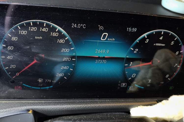 Used Mercedes-Benz GLB 2021 GLB 200 Fashion Model Odometer Close Up