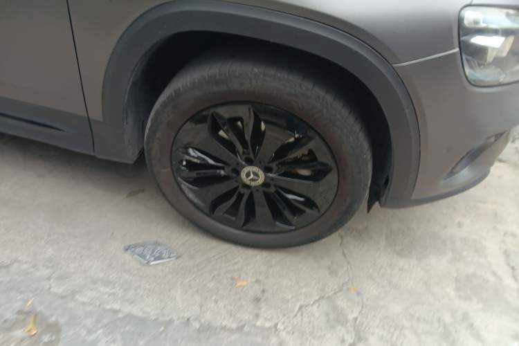 Used Mercedes-Benz GLB 2021 GLB 200 4MATIC Right Front Wheel Hub