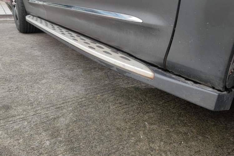 Used Mercedes-Benz GLB 2021 GLB 200 Fashion Model Right Side Sill