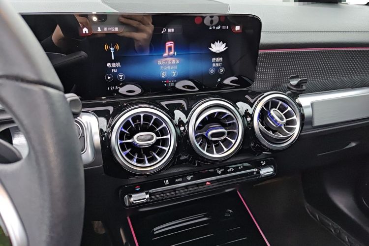 Used Mercedes-Benz GLB 2021 GLB 200 Dynamic Edition Audio And AC Panel
